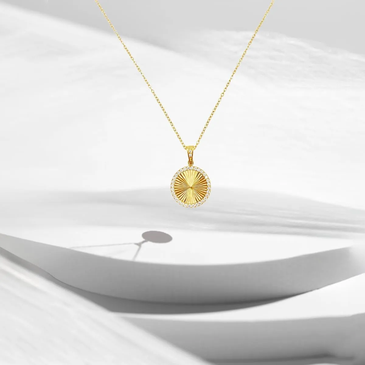 Christmas Gifts for WomenWomen's Pendant Necklace, 18K Gold Diamond NecklaceWomen's Simple Gold Necklace, Gold Fashion GiftGold Round Necklace, Gold Oval Necklace