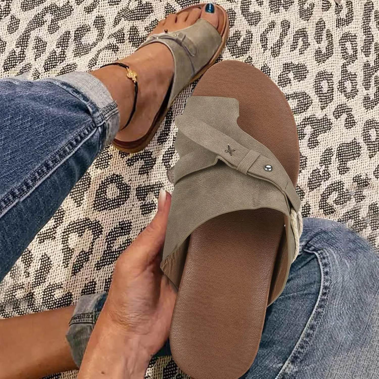 Eduavar Sandals for Women Casual Summer, Sandals Women Dressy Summer Flat Leather Ring Toe Flip Flops Comfy Sandals Slippers