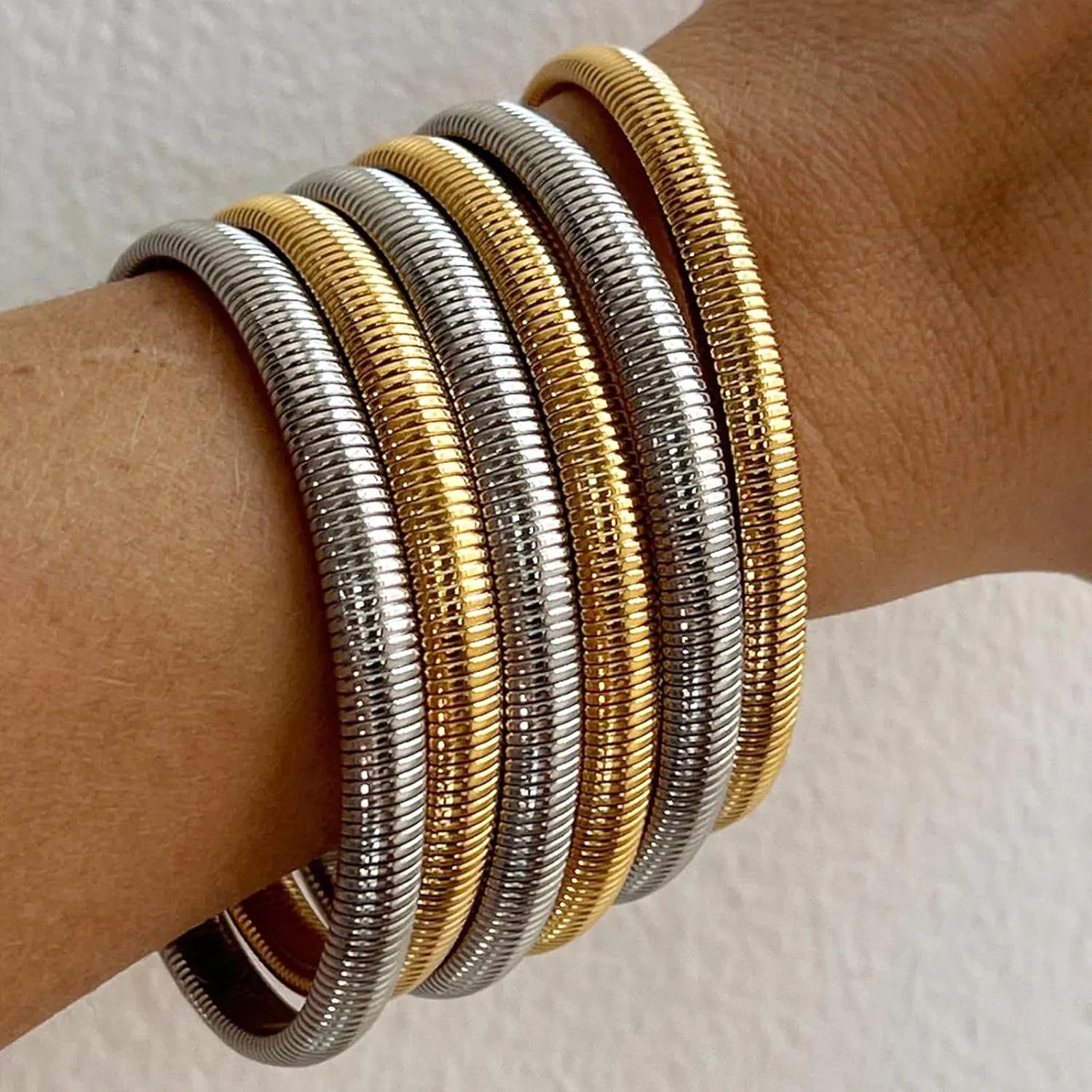 Gold Bangles for Women Chunky Stretch Bangle Bracelets Set 18K Gold Plated Stainless Steel 3 Pieces Stretchy Link Chain Bracelet Flexible Wide Wristband Stack Bangle Bracelet Set Trendy Jewelry Gift