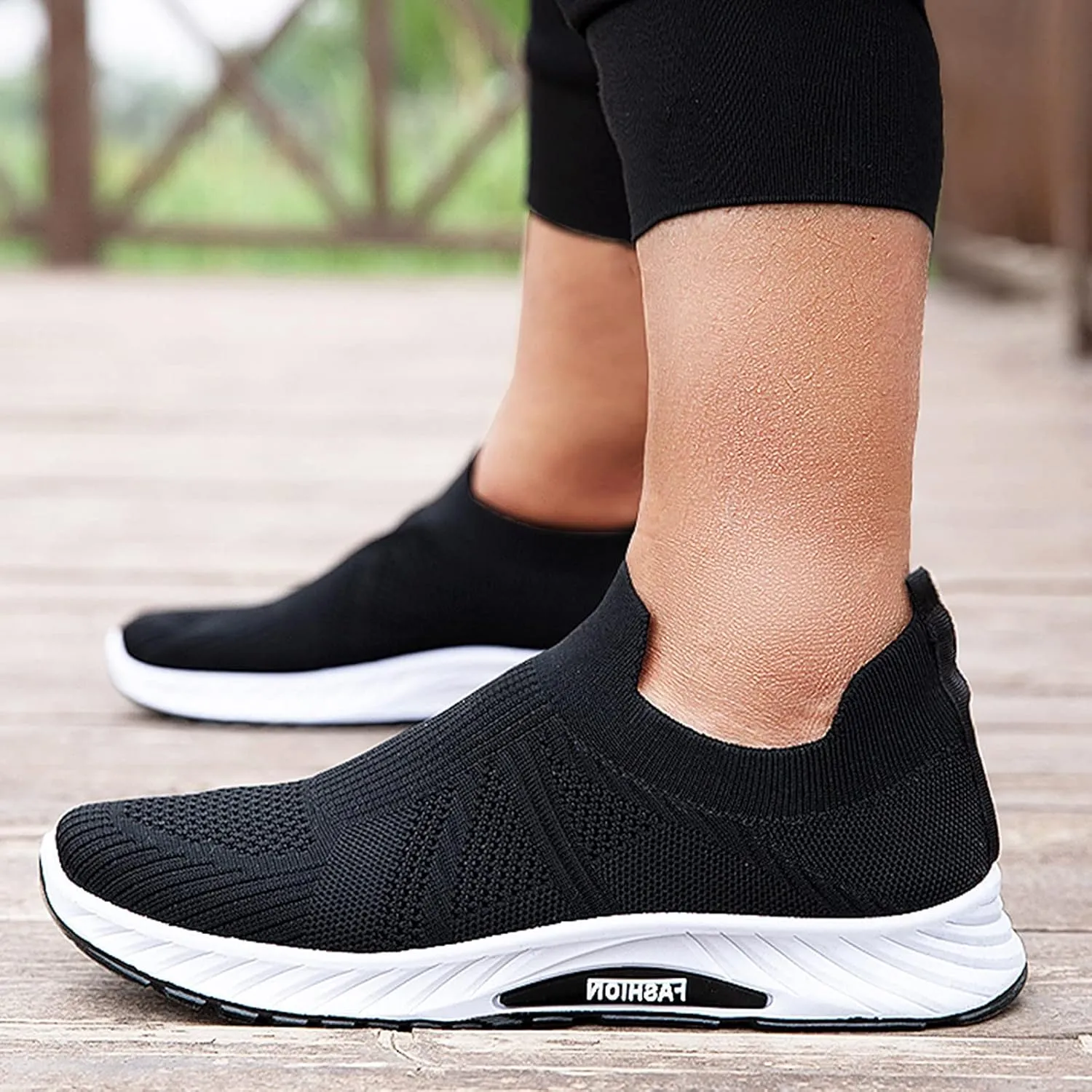 Mens Slip on Outdoor Shoes with Breathable Mesh Knit Lightweight Non-Slip Hiking Shoes for Men Arch Support Walking Sneakers Durable Quick Drying Summer Hiking Fitness Daily Work Wear